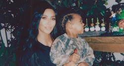 Sina Kim Kardashian uzrujava njena odjeća: “Vrišti ako imam dekolte”